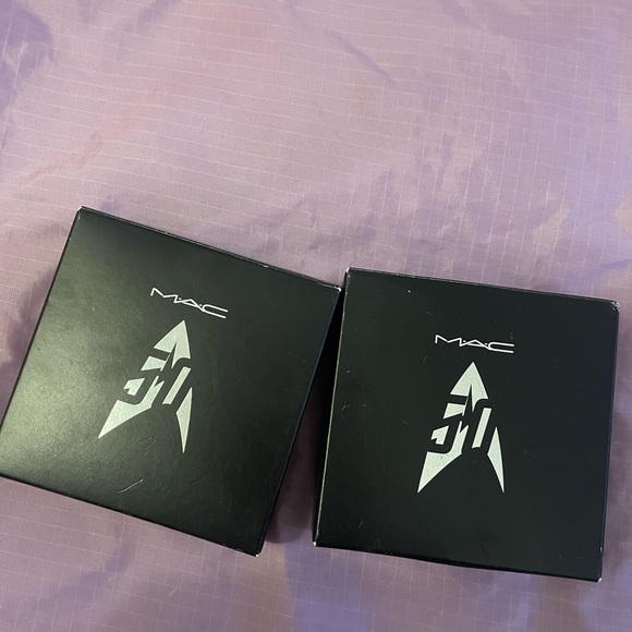 2 new MAC Startrek limited edition light fantastic powders - Picture 6 of 6